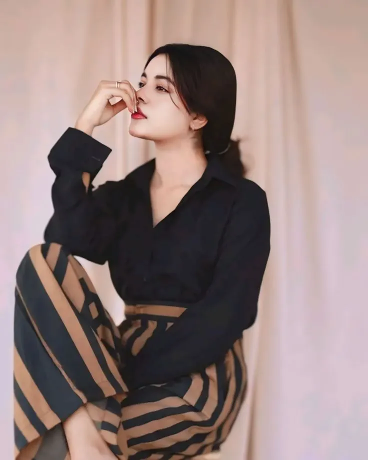 whatsapp-dp-alone-girl2 Whatsapp Dp Alone Girl